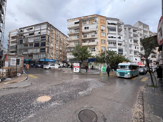 Cumhuriyet Meydanına 100m Mesafede, 3,6m Cepheli Köşe Dükkan 3