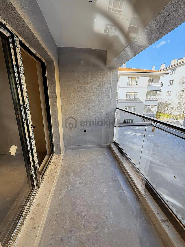 Öveçler Kabil Caddesi Üzeri 1+1 Ara Katta Satılık Lüks Daire 4