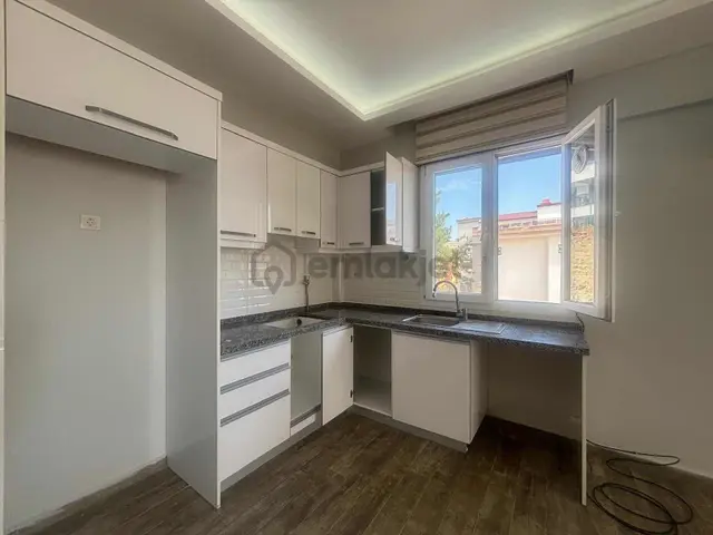 Kadınlar Denizi Ara Kat Doğalgazlı 2+1 Satılık Daire 2