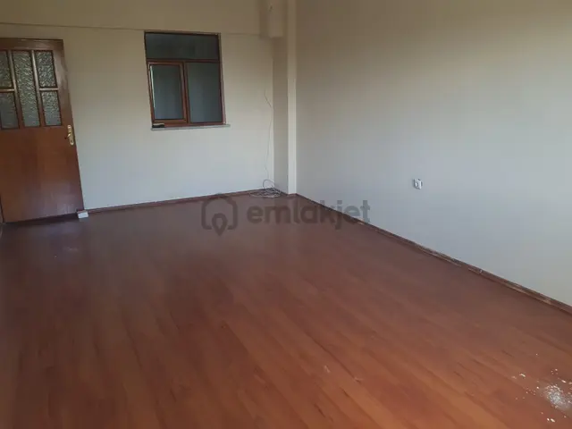 Peys'den Üçevler'de Kargaşadan Uzak Aile Apartmanı İçerisinde3+1 2