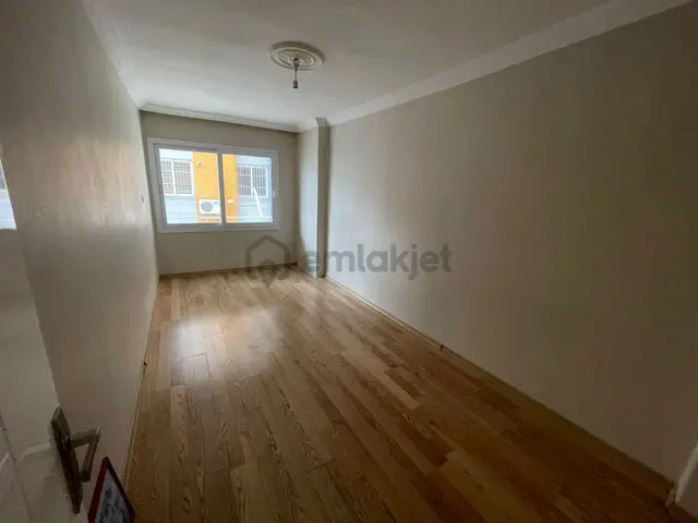 Mezitli Atatürk Mah.de Merkezi Konumlu 3+1 Bağımsız Mutfaklı Satılık Daire 3