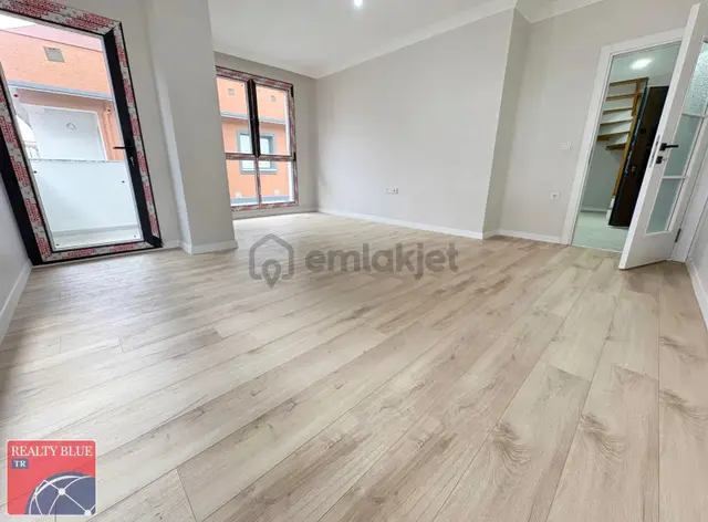 Sultanbeyli Adil Mah De Satılık 4+1 Üst Dublex 1