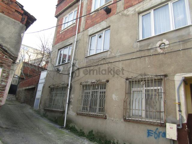 Yıldırımsıracevizler Mh. 200m2(100m2bahçe+100m2bina) 3katlı Binasatılık 6.350.000tl 3