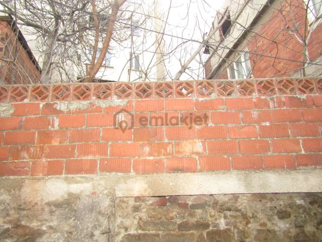 Yıldırımsıracevizler Mh. 200m2(100m2bahçe+100m2bina) 3katlı Binasatılık 6.350.000tl 5