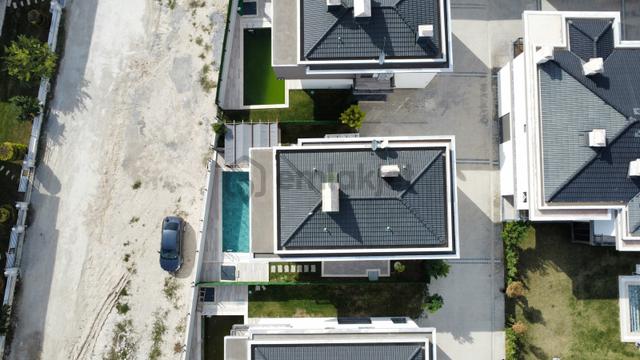 Kuşadasında Denize Yakın 4+1 Sıfır Müstakil Eşyalı Satılık Villa 2