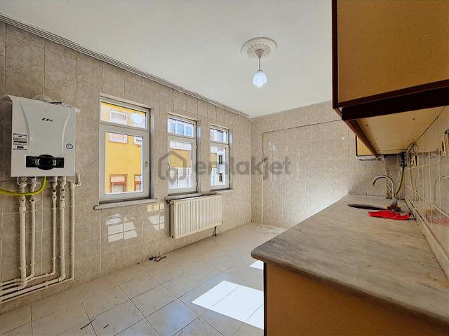 █ Taşköprü Meydanda » 150 M² » 3+1 » Kombili » Fırsat Daire █ 4
