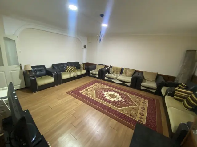 Furkan Emlaktan Selahiye Mah 3+1 1.kat 130m2 Cam Balkonlu Bulvara Cephe Fırsat Daire 4