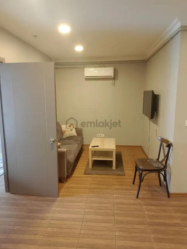 Dolapdere Caddesi'nde 60 Metrekare 2+0 4000 Tl 3