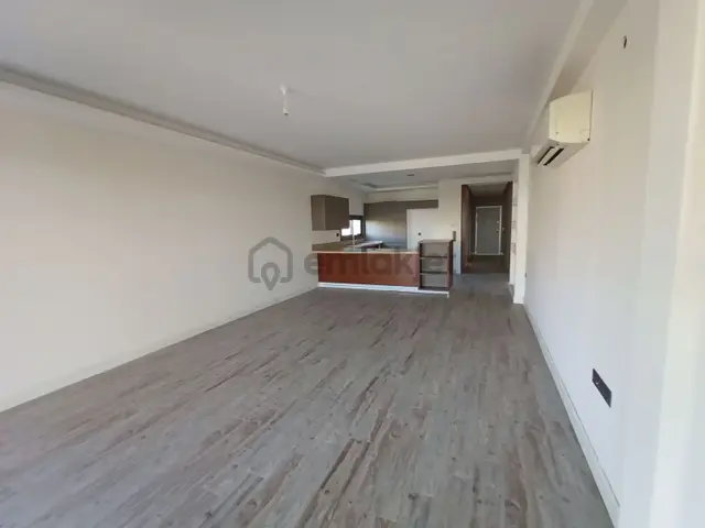Kuşadası'nda Güvenlikli Havuzlu Sitede Bahçe Katı Daire 4