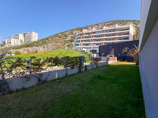 Kuşadası'nda Güvenlikli Havuzlu Sitede Bahçe Katı Daire Kuşadası'nda Güvenlikli Havuzlu Sitede Bahçe Katı Daire