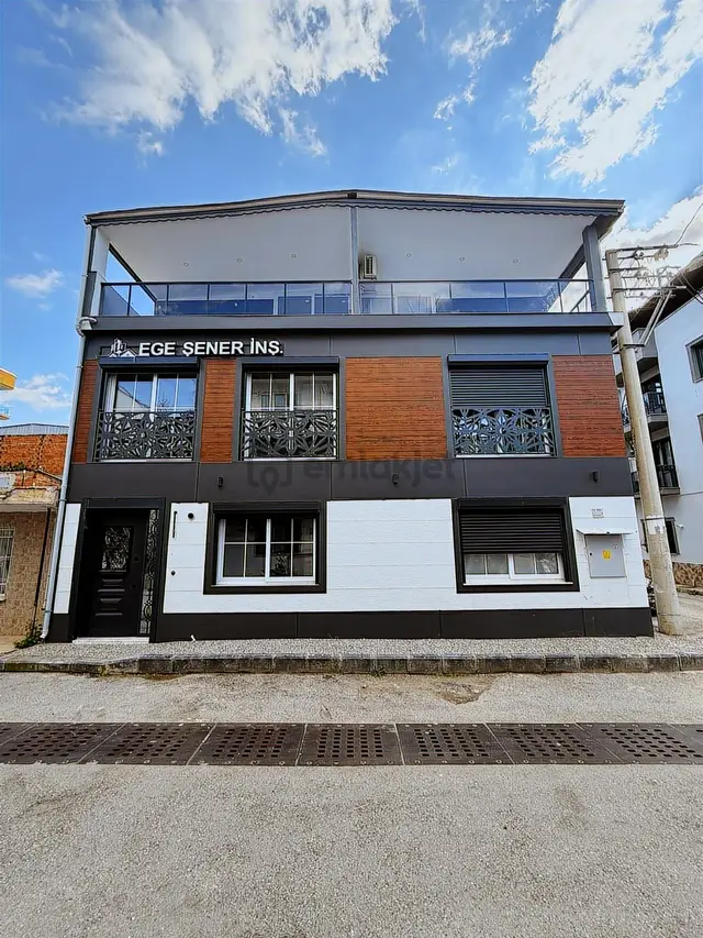 Çiğli Uğur Mumcu Mahallesi'nde 210 M2 Satılık Tripleks 2