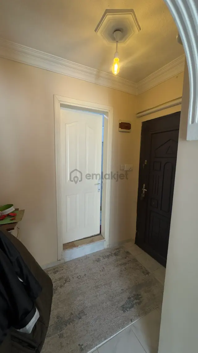 Bahçelievler De Satılık 3+1 Kapalı Mutfak Daire 2