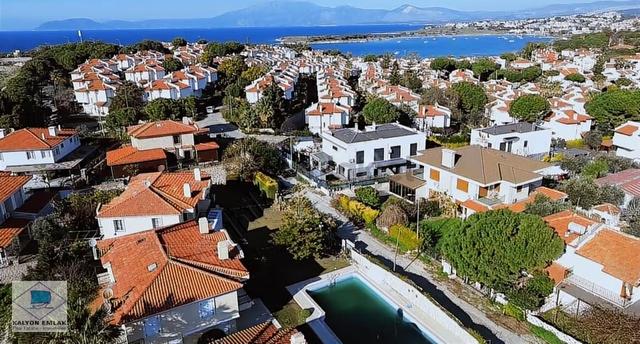 Kalyon'dan Çeşme Yalı Da Denize Yakın Havuzlu Site İçi Villa 2