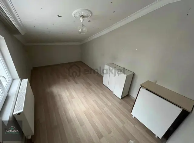 5+1 Çift Girişli Asansörlü 3 Banyolu Yapılı Kilerli Mantolamalı 4