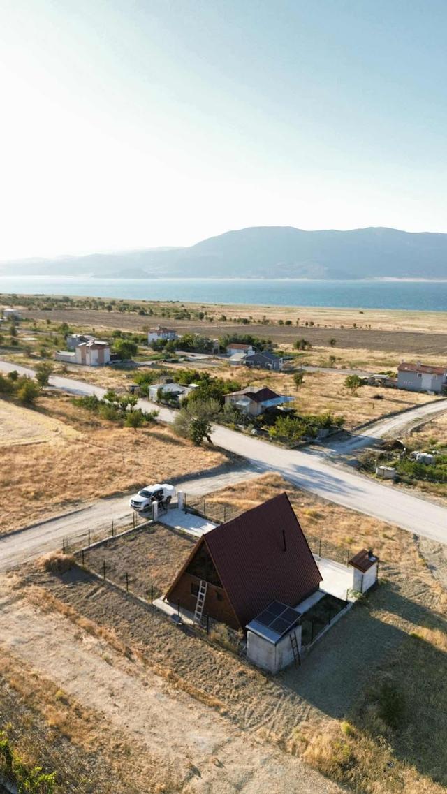 İnal Emlak'tan Çendik'te Göl Manzaralı Emsalsiz Bungalov 2