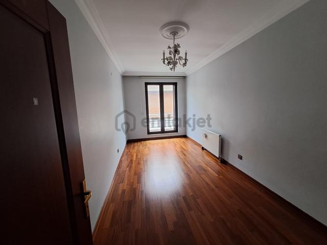 Eski Hastahane Caddesi Üzeri Satılık 4+1 Dubleks 5