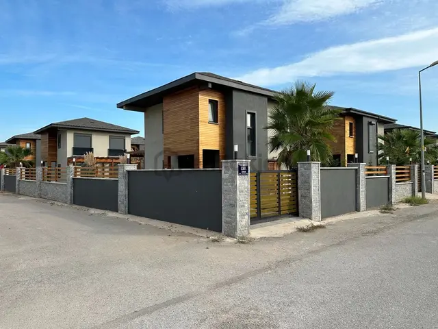 Seferihisar Doğanbeyde Müstakil Tek Evlerden Oluşan Site 3+1 Butik Sitede 2