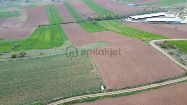 Karataş'tan 15.300 M2 Yolu Mevcut Merkeze Yakın Yatırımlık Kupon 3