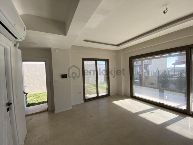 Ayvalık Sarımsaklı Da Satılık Villalar.denize 50 Metre Mesafede. 4