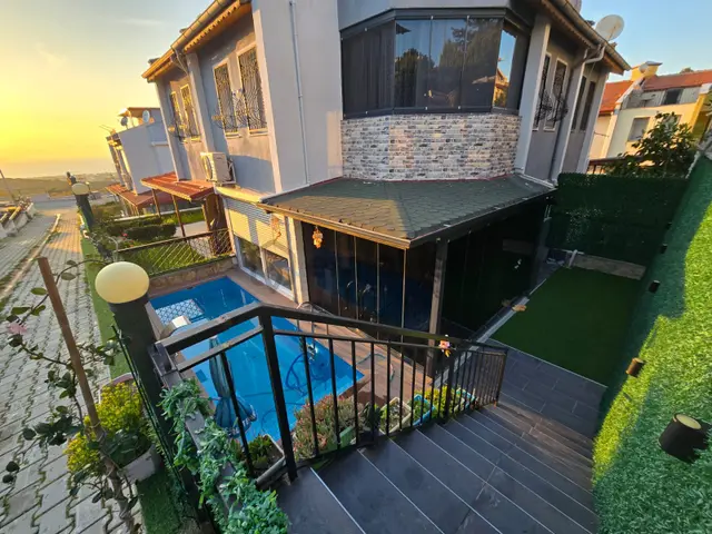 Sahibinden Müstakil Havuzlu-deniz Manzaralı Bakımlı Villa 1