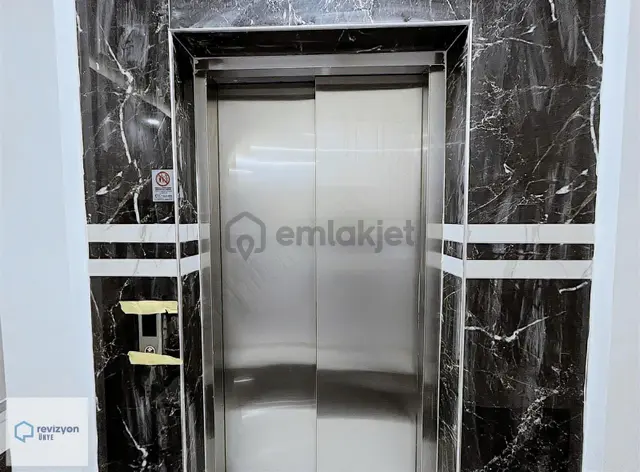 Revizyon'dan **üniversite Ve Plaj Bölgesinde** Satılık 1+1 Daire 3
