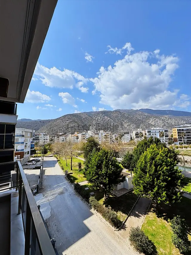 Göksu Parkı Üzerinde Çay Ve Deniz Manzaralı 3+1 Satılık Daire 2