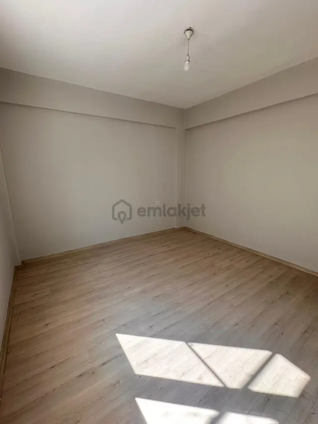 Balçova Merkezde Kiralık Geniş Ve Ferah 3+1 Daire 2