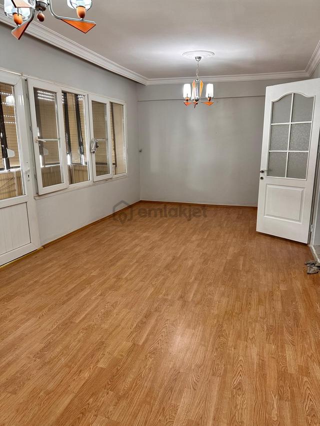 Balçova Merkezde Kiralık Geniş Ve Ferah 3+1 Daire 4
