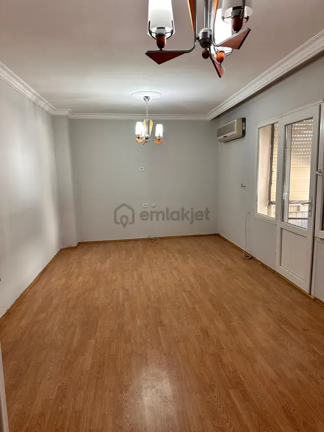 Balçova Merkezde Kiralık Geniş Ve Ferah 3+1 Daire 3