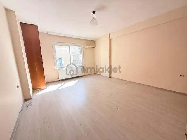 Arve'den Gmk Üzerinde Hem Ofise Hem Oturmaya Uygun Satılık 3+1 3