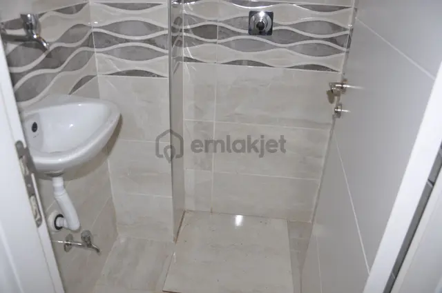 Bahçelievler Öz Mefa Sitesi Bahçe Kullanımlı 2+1 Satılık Daire 5