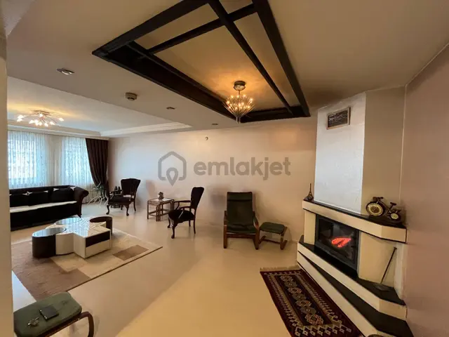 İki Nisan Caddesinde Satılık Site İçi Tripleks Villa 3