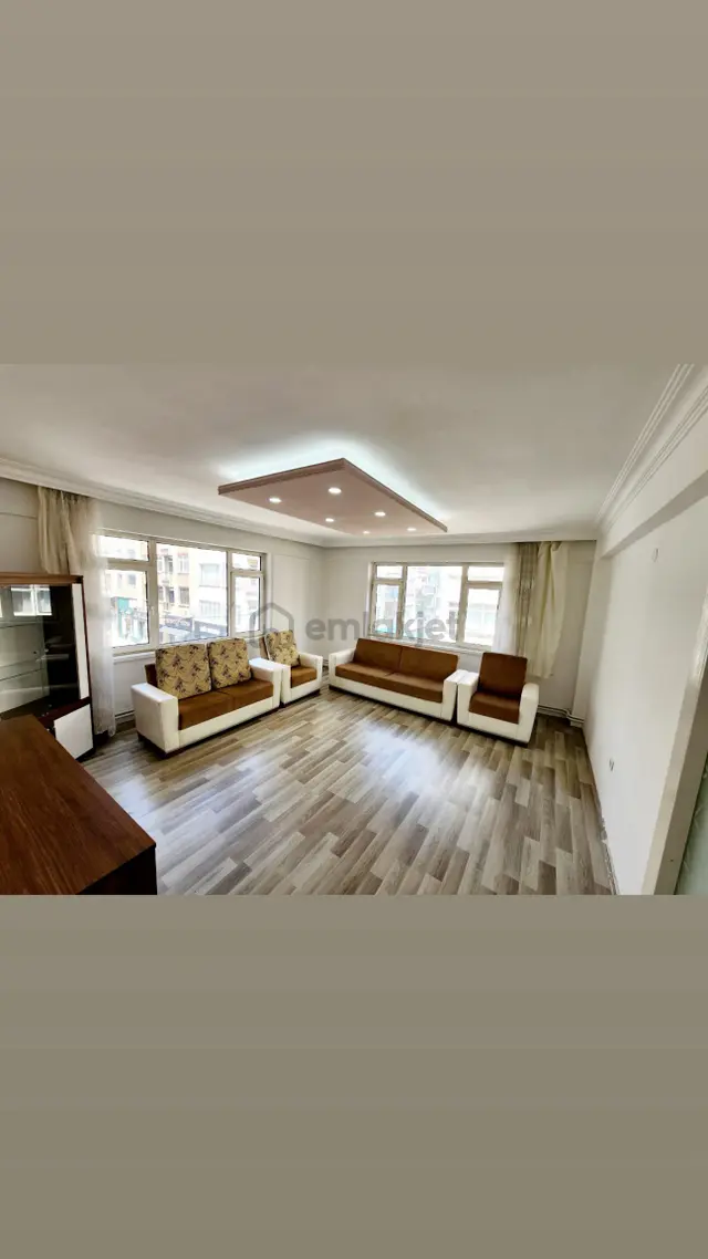 Gazi Caddesi Uzerinde İci Temiz Satılık Daire 4
