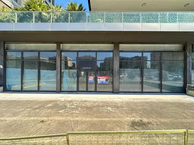 Beylikdüzü’nün Prestijli Sitesi Azur Marmara’da Satılık Dükkan 5