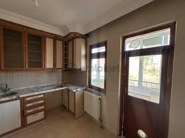 Bilgin Emlaktan Merkezde Geniş Kullanışlı Depozitosuz 3+1 Kiralık 5
