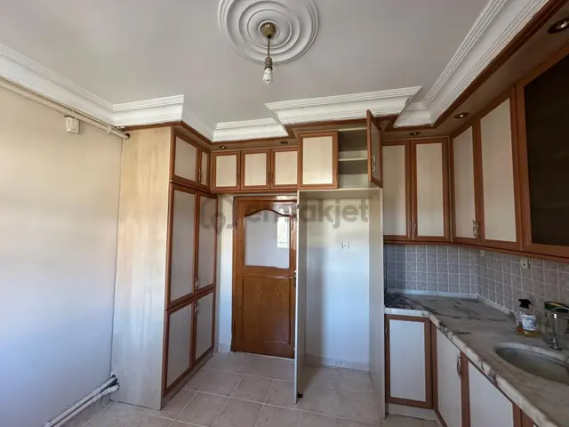 Bilgin Emlaktan Merkezde Geniş Kullanışlı Depozitosuz 3+1 Kiralık 4
