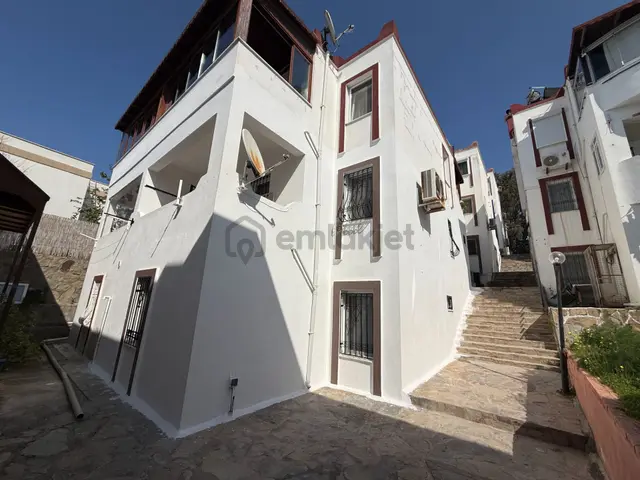 Bodrum Turgutreis Yeni Pazar Yeri Karşısında Kiralık 3+1 Kiralık Dubleks Daire