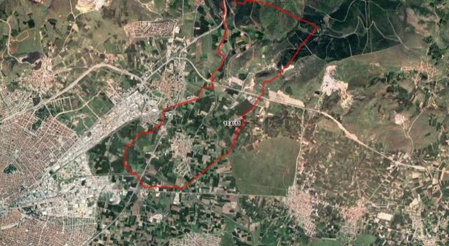Yönden Köselerde Merkeze Yakın Sondaj Ve Yolu Olan Tarla 4