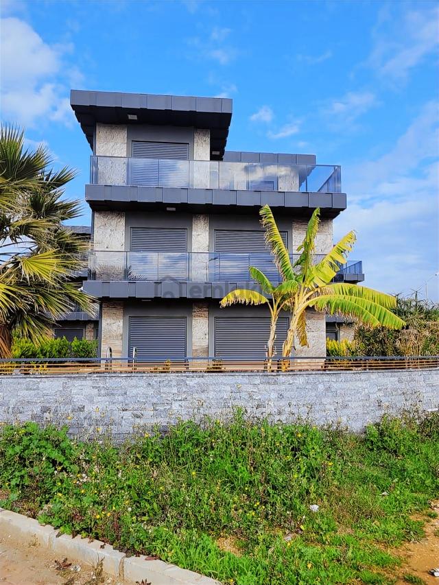 Denize Sıfır Konumda, Her Odadan Deniz Gören Havuzlu Lüks Villa 4