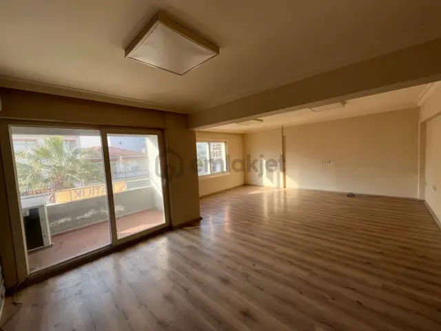 Şehrin Kalbinde Geniş Ve Aydınlık Daire Fırsatı 3