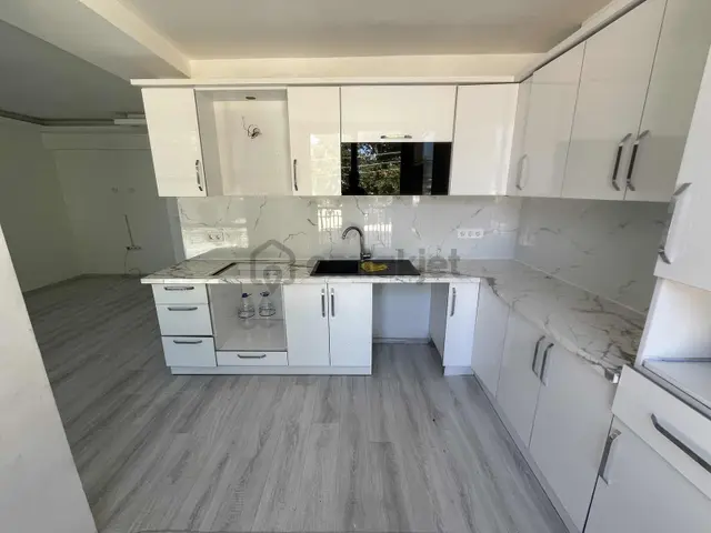 Dağlı Gayrimenkul'den 2+1 Kiralık Merkezi Konumda Fırsat Daire 1