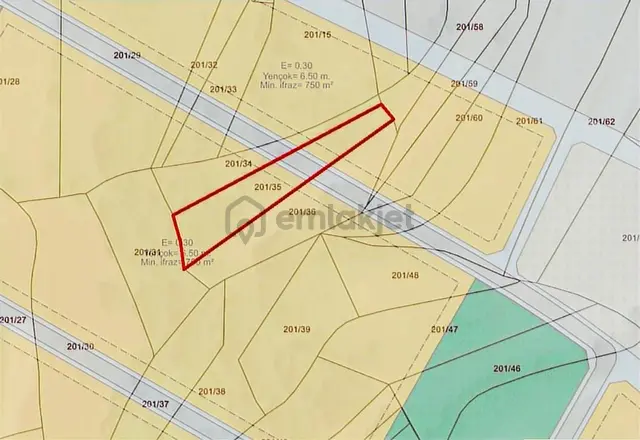 Emek Emlak'tan Körfez Sipahiler Köyünde Satılık 1320 M2 Arsa 1