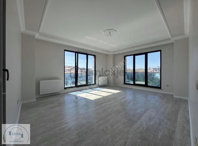 Kayışdağı Mh. Butik Site İçerisinde Otoparklı Boş Manzaralı 2+1 2