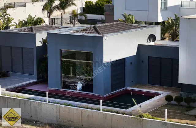 Çeşme Dalyan'da Deniz Yakını, 1000m² Bahçeli Lüks Villa 3