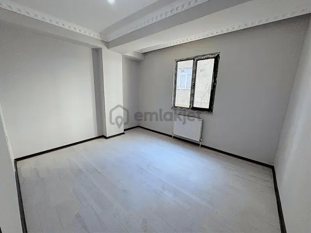 Adnan Menderes Mah Okullar Bölgesinde 2+1 Arakat Balkonlu 2