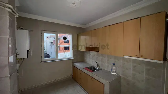 Belediye Ve Hastane Ortasında Cadde Üzeri Daire 1