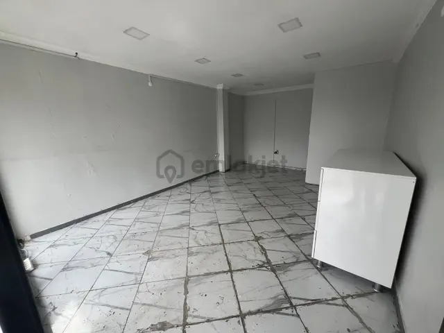 Buca Ufuk Mah.de 25m2 Wc'li Ana Cadde Üzerinde Kiralık Dükkan 2