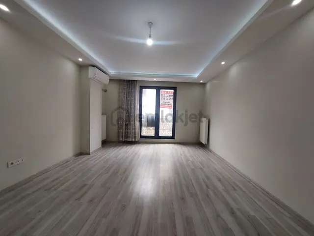 Gaziosmanpaşa Küçükköy Yeni Mah Satılık Daire Birinci Kat Balkonlu 3+1 115 M2 3