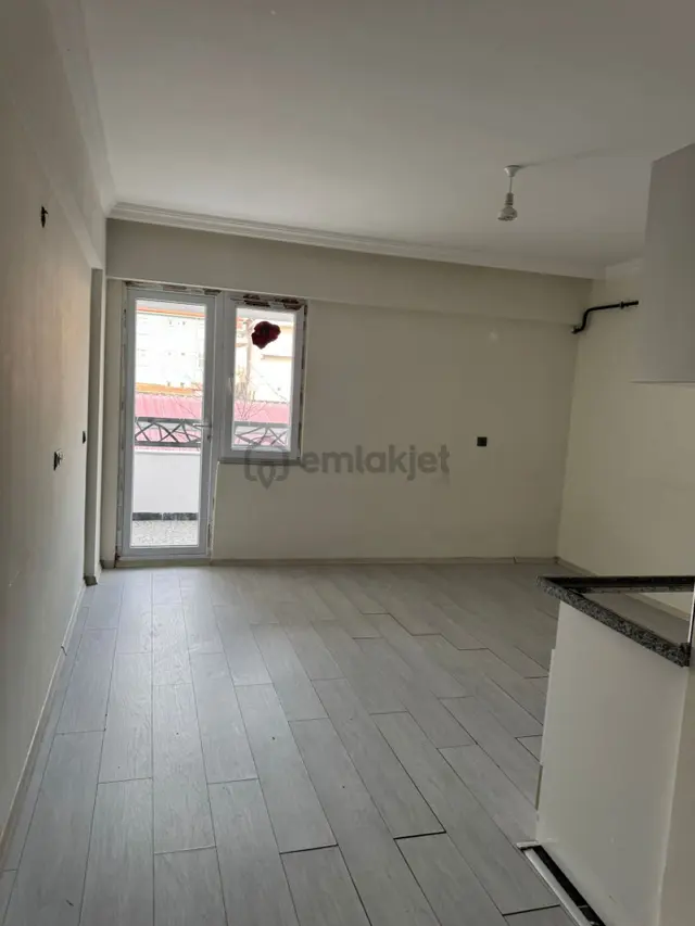Adalet Gold Group Emlak'tan Bağlar Mahallesi'nde Merkezin Göbeğinde Kiralık 1+1 Daire 2