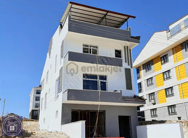Özgü Gayrimenkul'den Zafertepe'de Satılık Villa 4